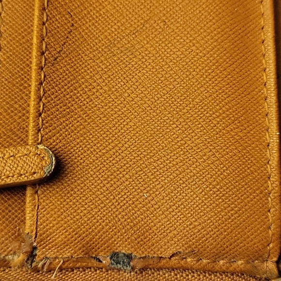 Michael Kors Beige Wallet - Picture 16 of 16